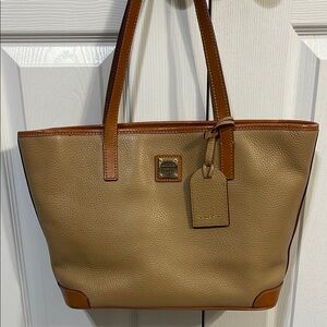 Chic Tan and Brown Leather Dooney & Bourke Tote with Gold Detail